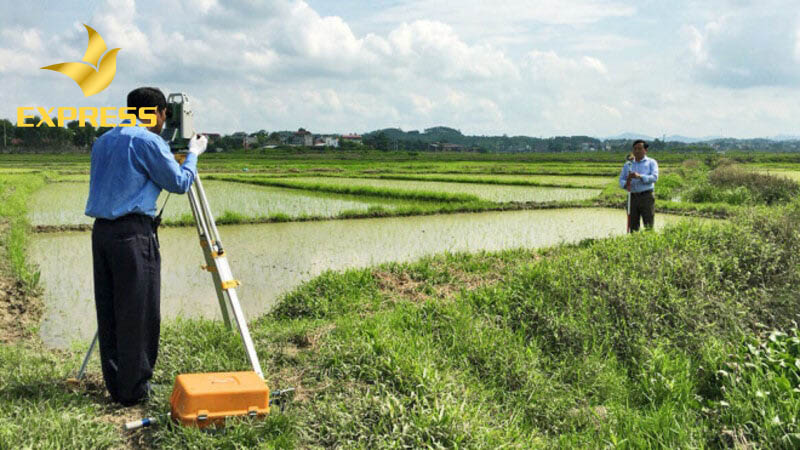Việc chuyển đổi mục đích sử dụng của đất trồng lúa phải phù hợp với kế hoạch của việc chuyển đổi cơ cấu cây trồng