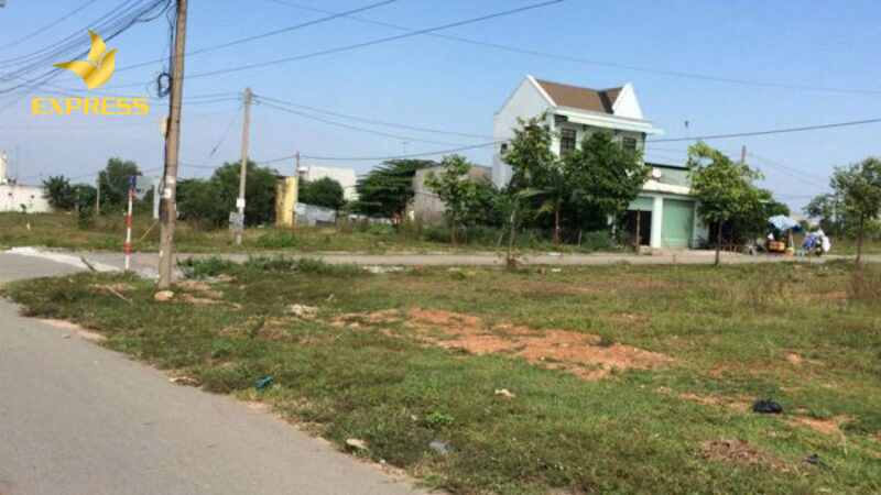 Chủ đất có quyền xây dựng nhà ở hay các công trình khác phục vụ nhu cầu ở theo quy định