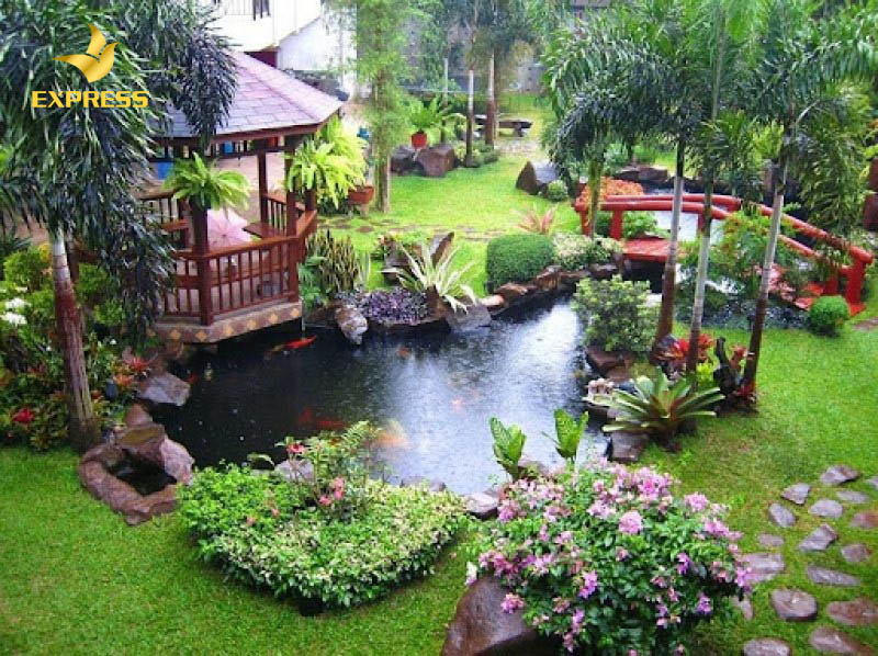Không gian sân vườn giúp căn nhà trở nên thoáng đãng hơn.
