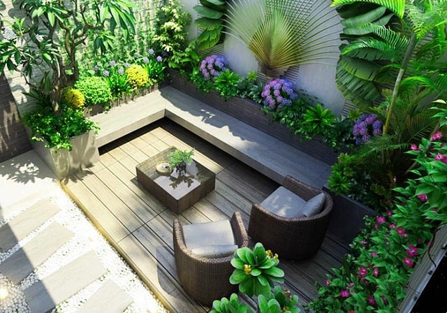Sân vườn nên bố trí nhiều hoa, cây xanh