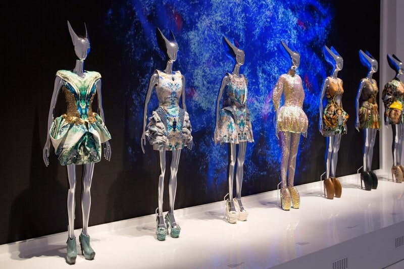 Bộ sưu tập thiết kế thời trang theo phong cách avant-garde của Alexander McQueen 