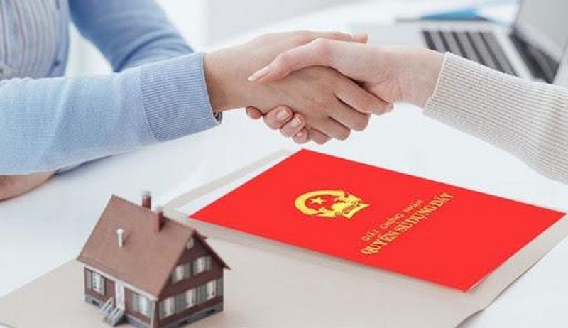 Ký kết hợp đồng chuyển nhượng quyền sử dụng đất