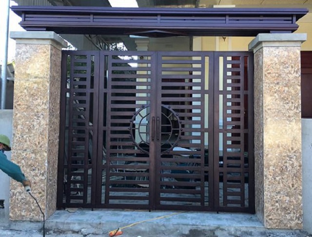 Cổng sắt 4 cánh hiện đại