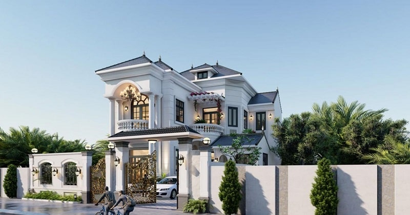 Hệ thống cổng rào của căn nhà cao và có thêm phần mái ở cửa
