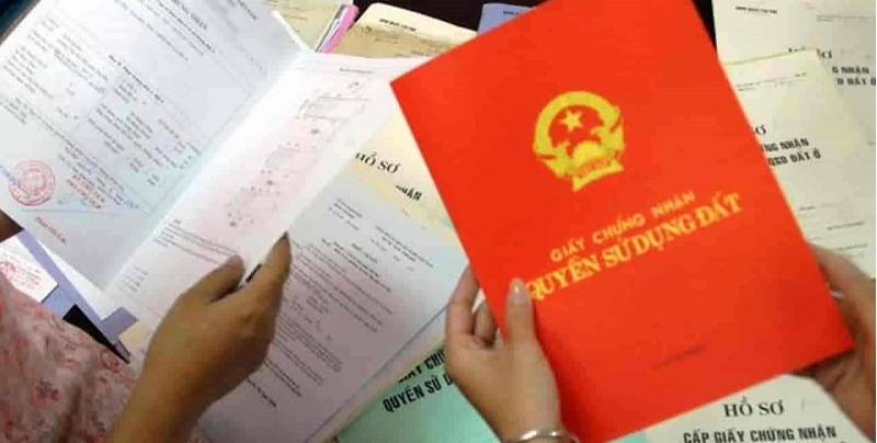 Quyền lợi của người đứng tên sổ đỏ có từ hai người là gì?