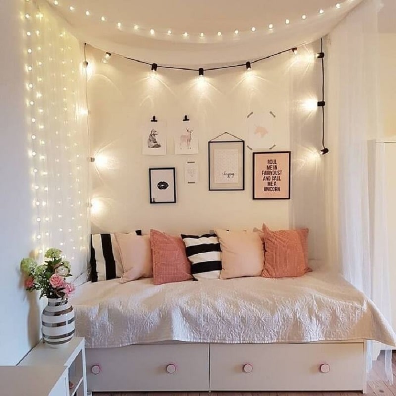Trang trí đèn led ở khung giường