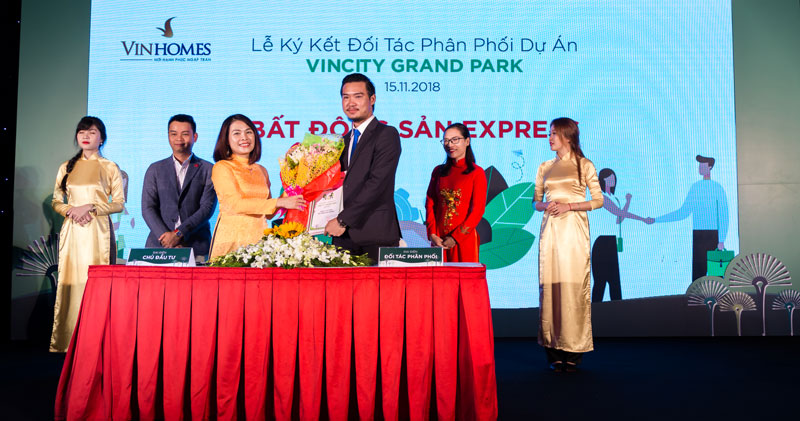 Công ty CP Bất Động Sản Express đơn vị phân phối F1 Vinhomes Quận 9 của Vingroup