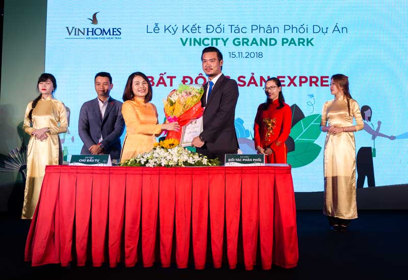 Công ty CP Bất Động Sản Express tự hào là Đơn Vị Phân Phối F1 Vincity Grand Park