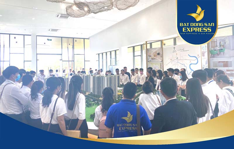 Đội ngũ nhân sự Công ty BDS Express đang được chủ đầu tư Pi Group training các thông tin về dự án Picity Quận 12
