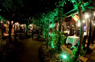 NGHỆ THUẬT ĐÈN TRANG TRÍ SÂN VƯỜN QUÁN CAFE