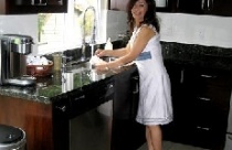 Thăm nhà ca sĩ chuyển giới Yến Quỳnh 