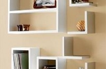 Sử dụng kệ treo tường ấn tượng trong nhà