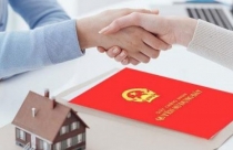 Chưa tách sổ hộ khẩu riêng có được đứng tên sổ đỏ?