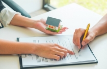 Những “cái bẫy” câu chữ trong hợp đồng mua bán nhà đất