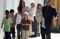 “Đột nhập” tổ ấm mới của Angelina-Brad và 6 con