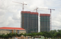 Cổ phiếu bất động sản trượt dốc không phanh