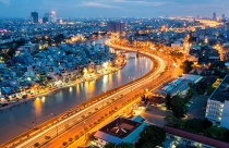 Kính lúp: In tiền cứu bất động sản “lợi bất cập hại”