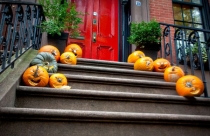 Trang trí sân vườn mùa Halloween với bí ngô