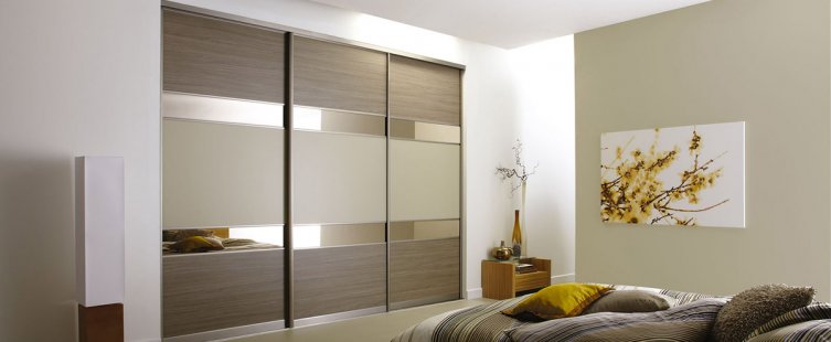  Nên mua tủ quần áo cửa lùa 1m8 gỗ tự nhiên hay công nghiệp?					