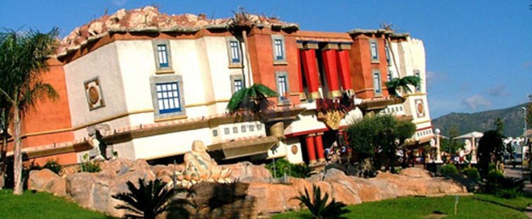  Những ngôi nhà có kiến trúc độc đáo lộn ngược như vừa thổi bay					