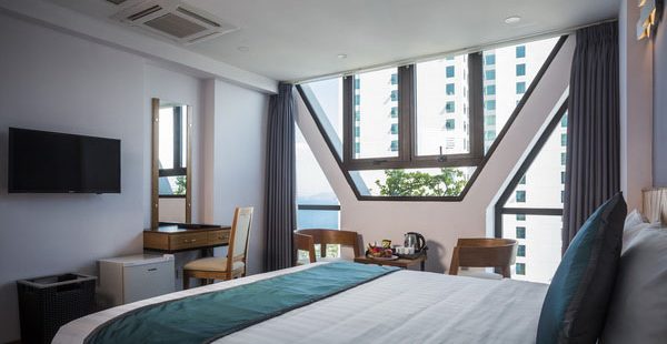  Venue Hotel Nha Trang- kiến trúc vuông lạ mắt giữa thành phố biển					
