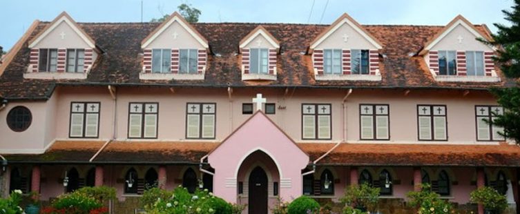  TOP 10 kiến trúc độc đáo của nhà thờ từ Bắc vào trong Nam (P2)					