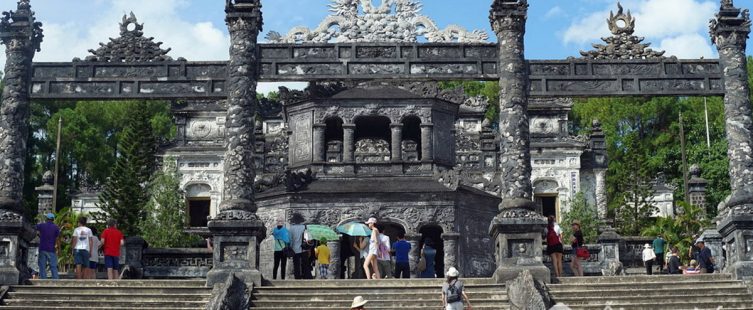  Vẻ đẹp kiến trúc lăng Khải Định và sự giao thoa văn hóa Đông – Tây					