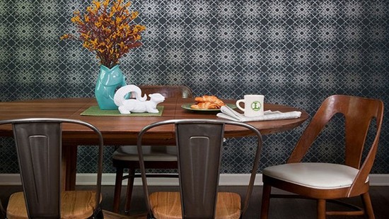  Không gian độc đáo với ghế “giả nhựa”					