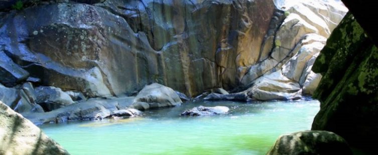  Khám phá vẻ đẹp “như tranh vẽ” tại con suối Ba Hồ – Khánh Hòa					