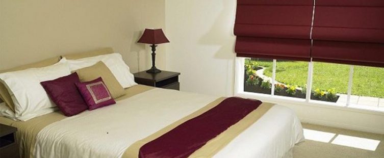  Hướng dẫn cách chọn rèm roman cho phòng ngủ đơn giản và gọn gàng					