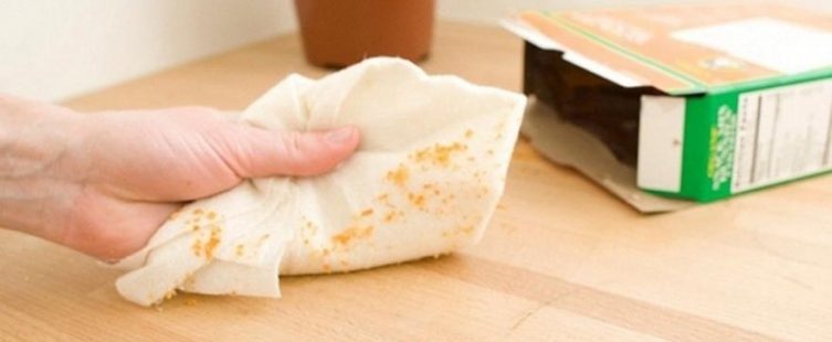  Mẹo vặt cuộc sống: Cuộn giấy thần kỳ giúp đánh bay mọi vết bẩn					