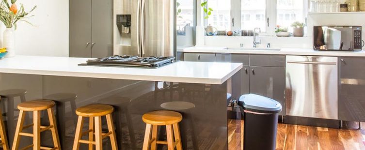  Thùng đựng rác trong nhà liệu có phải chọn kích cỡ không?					