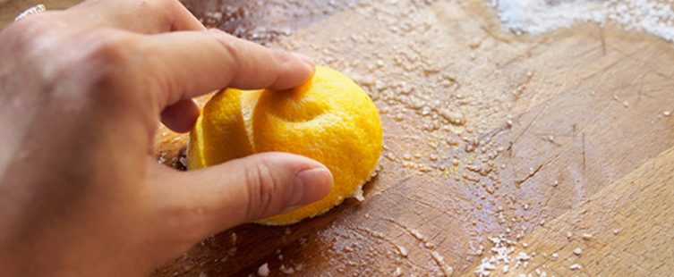  Chuyên gia bật mí cách làm sạch thớt gỗ nhanh và hiệu quả bất ngờ					