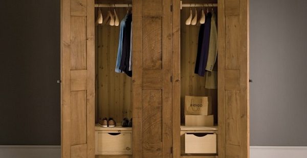  Tại sao nên sử dụng tủ quần áo gỗ sồi trong không gian phòng ngủ?					