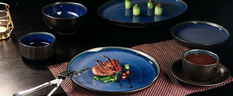  Đĩa sứ màu xanh – vẻ đẹp sang trọng, quý phái					